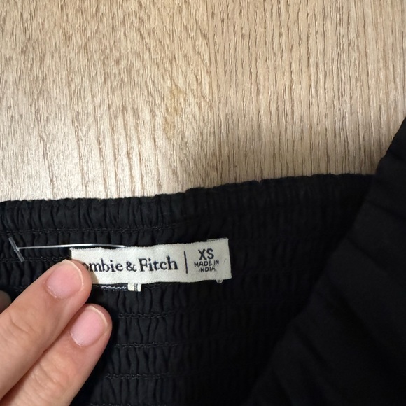 Abercrombie & Fitch Black Puff Sleeve Crop Shirt - Picture 2 of 3